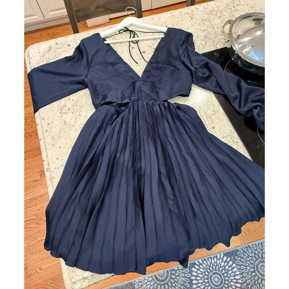 Abercrombie & Fitch Dresses & Skirts - Abercrombie & Fitch Navy Satin Pleated Open Sided Long Sleeve Dress sz MT NWT
